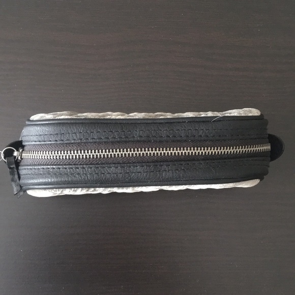 A&F Cosmetic Bag - Picture 4 of 4